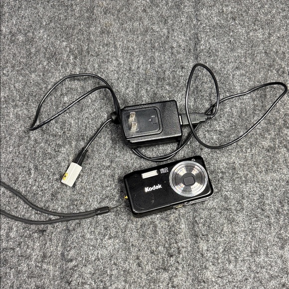 Kodak Other - Kodak Black Compact Camera with Charger